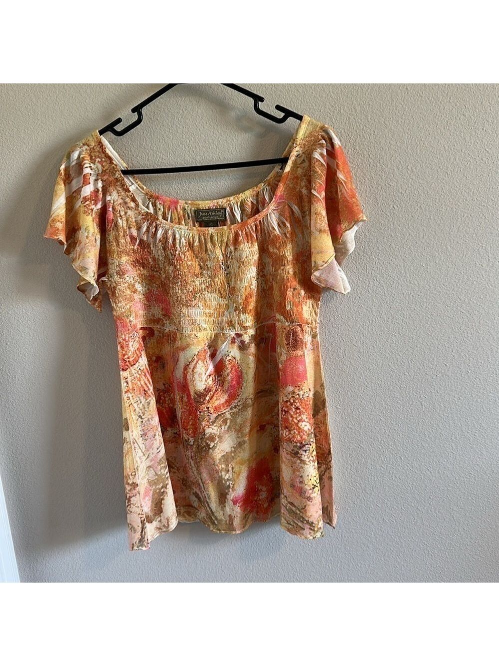 Jane Ashley Short sleeve, smocked bodice size XL yellow orange design Gold studs
